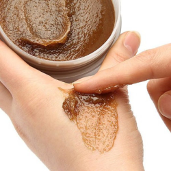 Cкраб-маска на основе бразильского черного сахара Skinfood Black Sugar Wash Off Mask фото 3