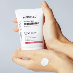 Тонізуючий сонцезахисний крем з освітлюючим ефектом Medipeel Bio-Intense Glutathione Mela Toning Sun Cream SPF 50+ PA++++ фото 3