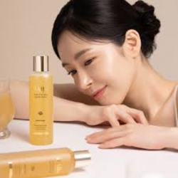 Тонер-сироватка для  живлення та зволоження шкіри обличчя D'Alba White Truffle Moisturizing Serum Toner фото 4