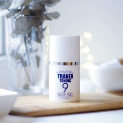 Есенція для обличчя проти пігментних плям Medipeel Tranex Toning 9 Essence фото 4