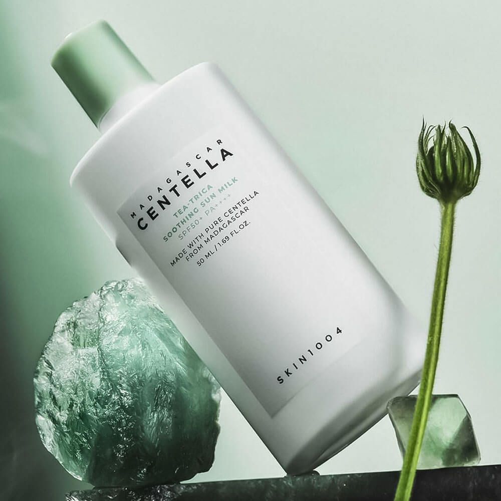 Легке сонцезахисне молочко SKIN1004 Madagascar Centella Tea-Trica Soothing Sun Milk SPF50+ PA++++ фото 6