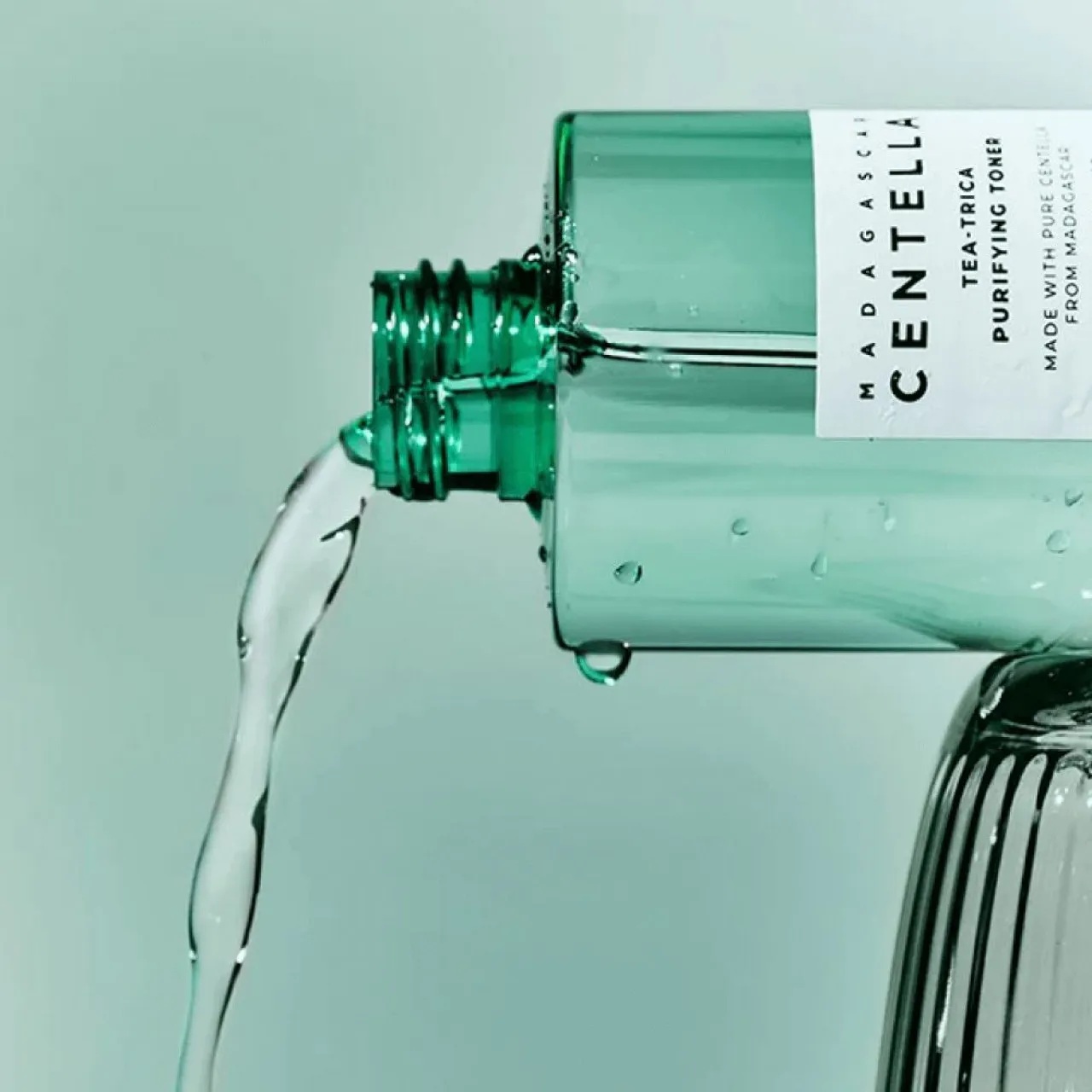 Тонер для обличчя для жирної та схильної до акне шкіри Skin1004 Madagascar Centella Tea-Trica Purifying Toner фото 4