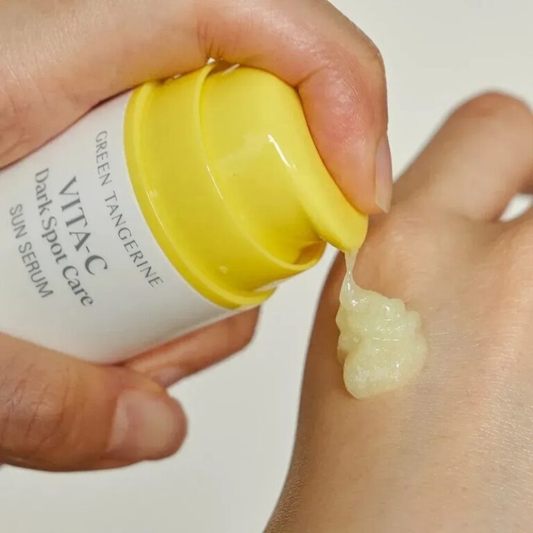 Сонцезахисна освітлювальна сироватка з вітаміном С Goodal Green Tangerine Vita C Dark Spot Care Sun Serum SPF50+ PA++++ фото 2