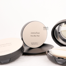 Матуюча пудра запобігає появі жирного блиску Innisfree Pore Blur Pact фото 3
