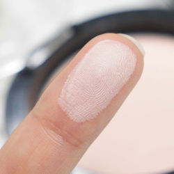Матуюча пудра запобігає появі жирного блиску Innisfree Pore Blur Pact фото 4