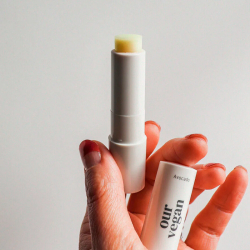 Бальзам для губ веганський зі смаком авокадо Manyo Our Vegan Color Lip Balm – Avocado фото 3