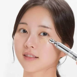 Осветляющий крем под глаза VT Cosmetics Reedle Shot Vita-Light Eye Cream фото 3