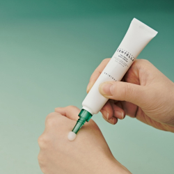 Точковий крем для проблемних зон SKIN1004 Madagascar Centella Tea-Trica Spot Cream фото 3